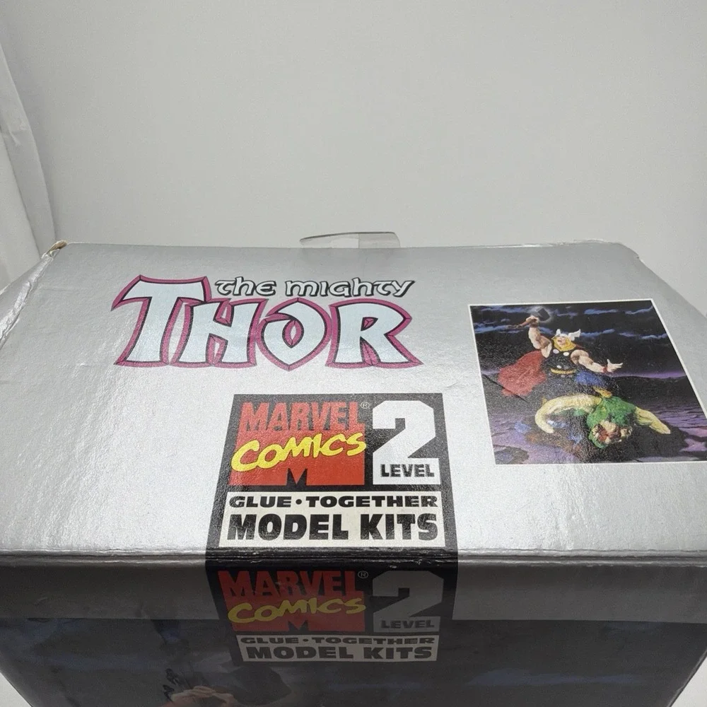 1998 Toy Biz Marvel Comics The Mighty Thor Model Kit